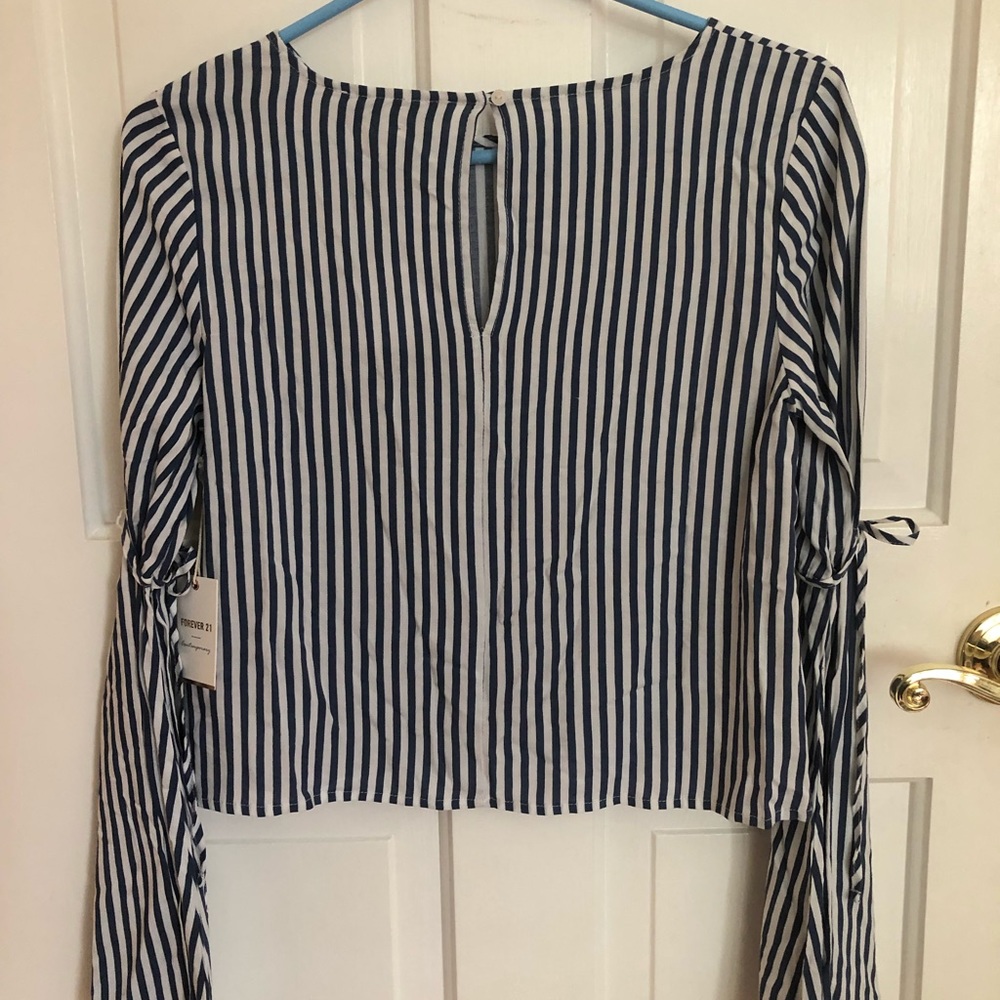 ❤️SOLD❤️Retro Bell Sleeve Top - Picture 8 of 8